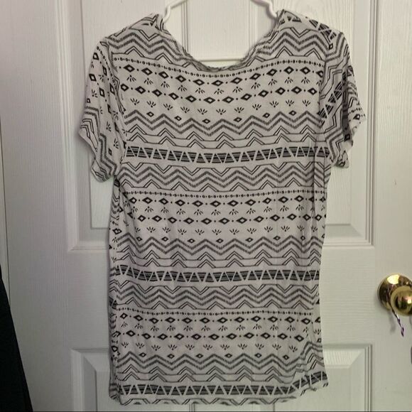 4 for $20//Tribal Print White Top - Picture 6 of 8